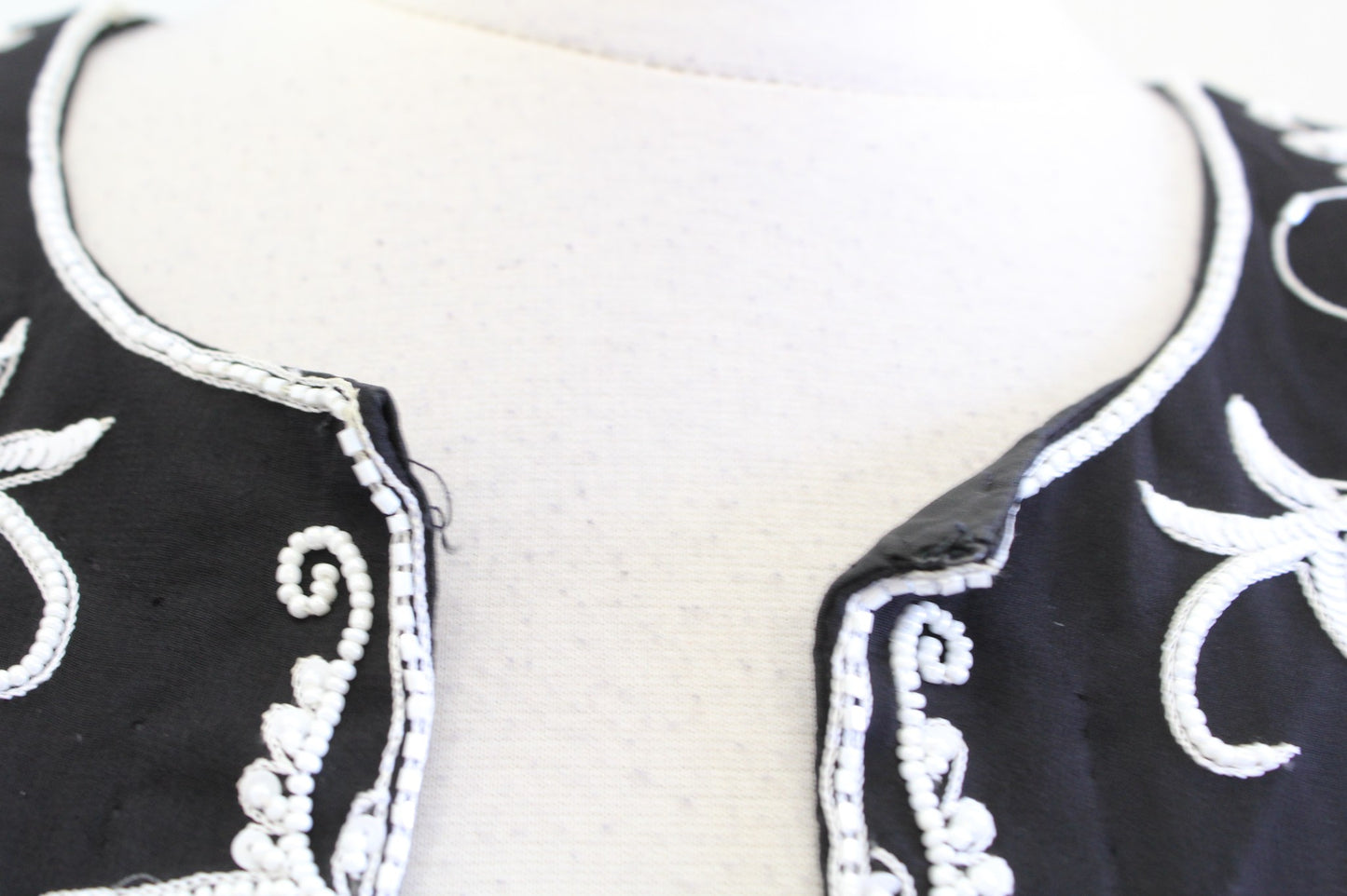 Vtg Black White Embroidered Sequin Beaded Silk Evening Formal Jacket Size M