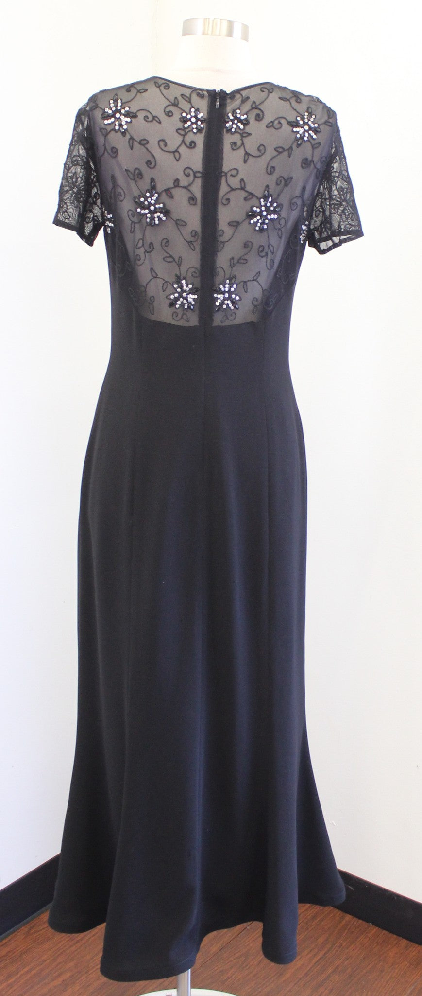 Vtg Victoria Royal Black Fluted Hem Mesh Open Back Embroidered Evening Dress 10