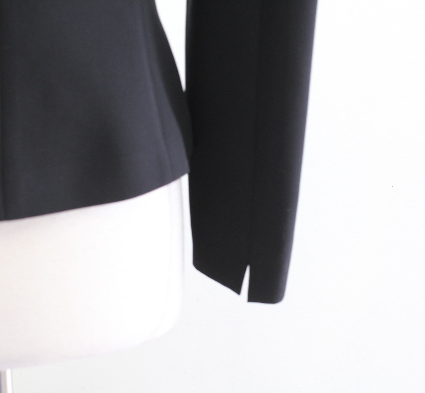 Tahari ASL Levine Solid Black Oversized Ruffle Lapel Blazer Jacket Size 4