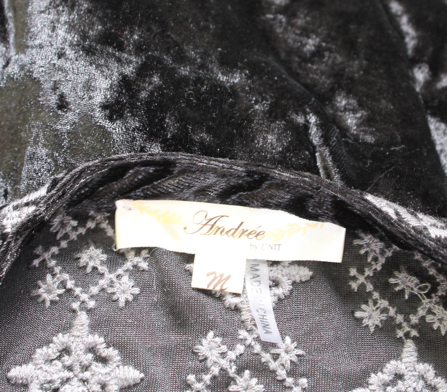 Andree by Unit Black Crushed Velvet Embroidered Popover Blouse Top Size M V Neck