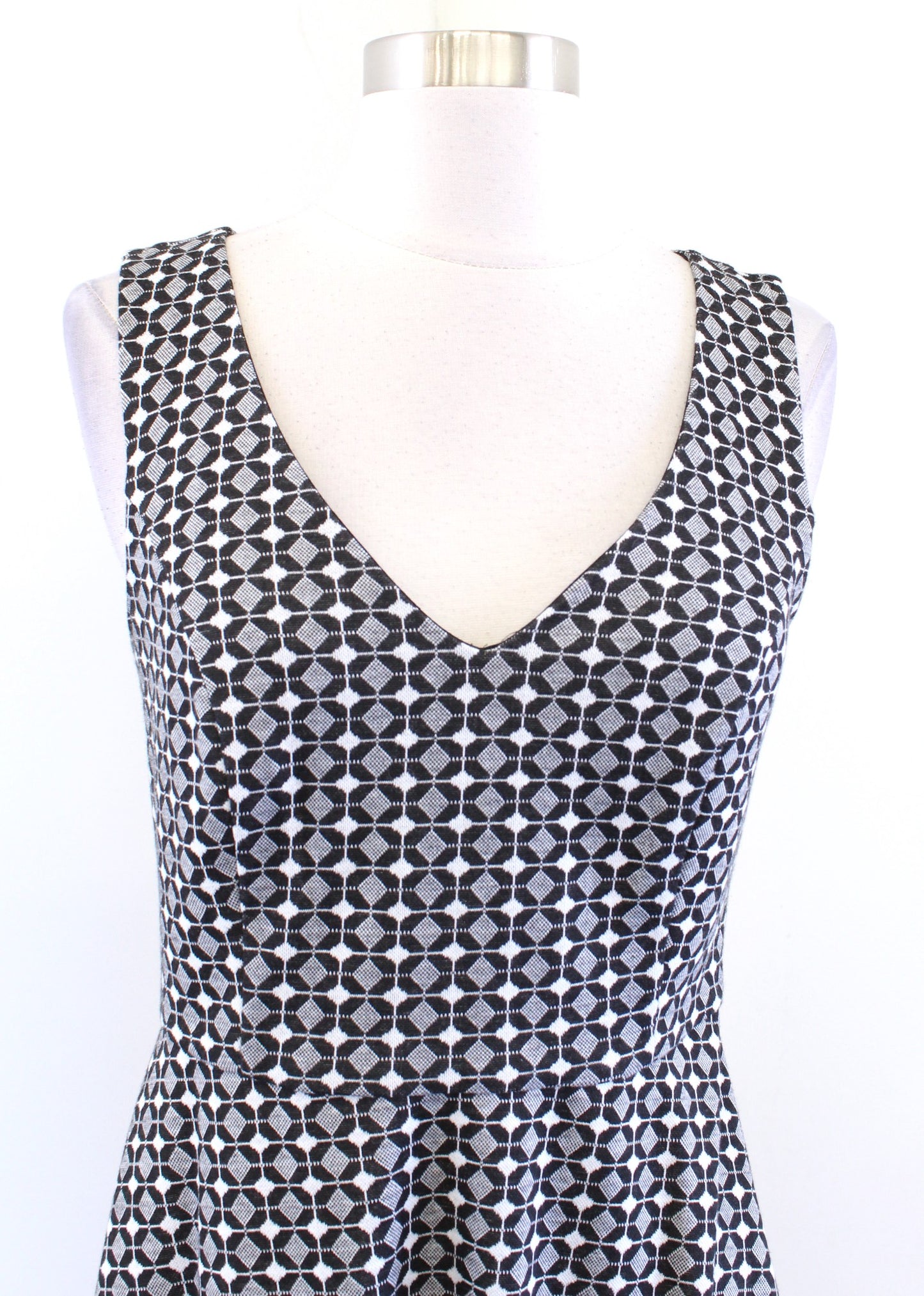 NWT Ann Taylor Loft Geometric V Neck Fit and Flare Dress size 2 Black White Gray