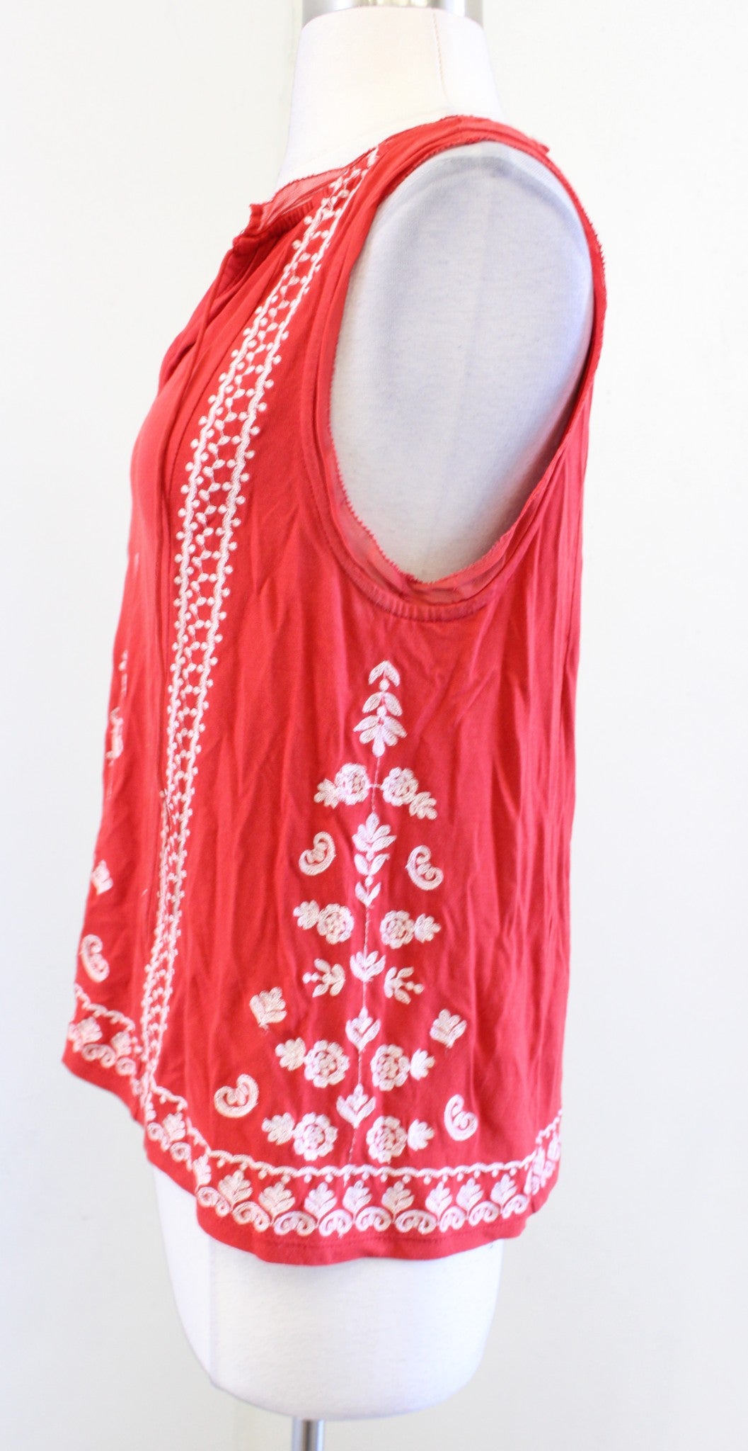 Akemi Kin Anthropologie Chelsey Rust White Floral Embroidered Tank Top Blouse M