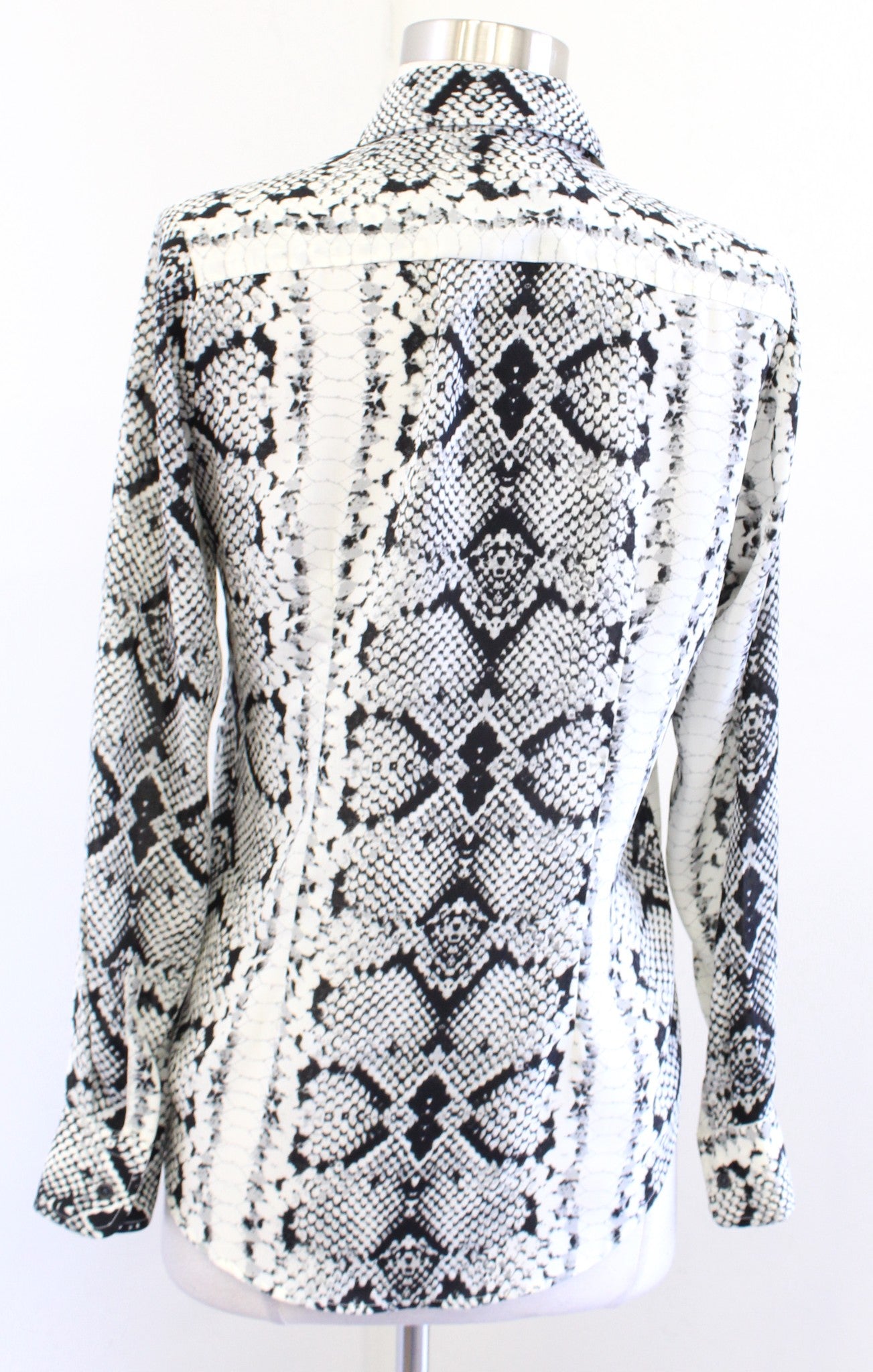 The Shirt Rochelle Behrens Snakeskin Print Button Front Blouse Size XS Gray Long Sleeve