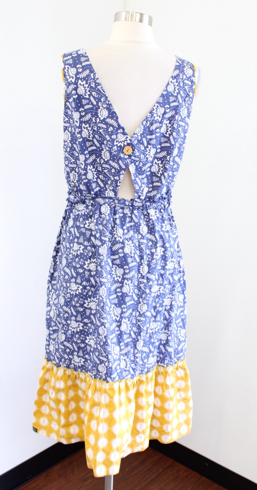 Matilda Jane Blue Yellow Floral Blue Ridge Dress Size M Cutout Back Sleeveless