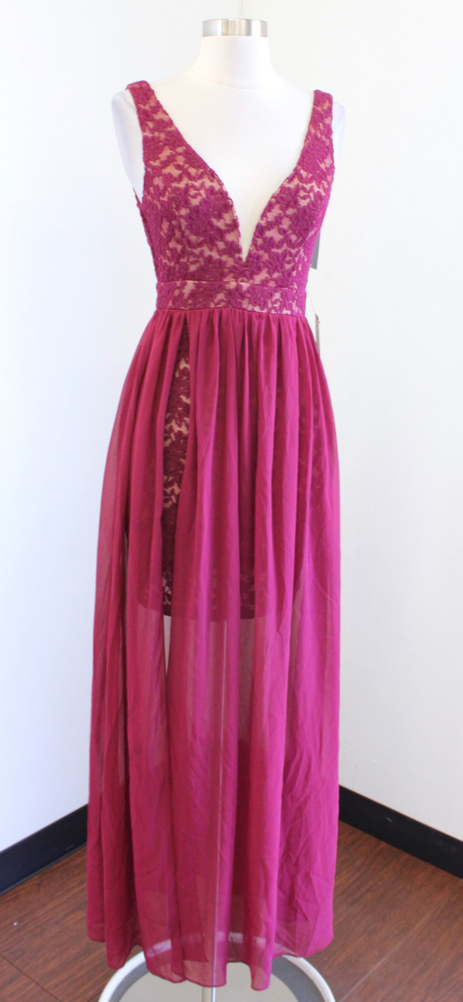 NWT Lulus Berry Lace Chiffon Hi Lo Evening Formal Party Dress Gown Siz –  Queen City Resale
