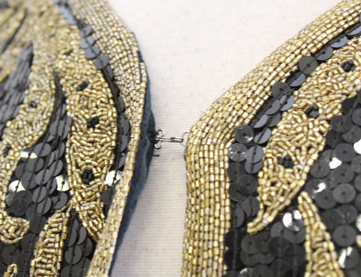 Vtg 90s Black Gold Silk Beaded Sequin Evening Party Jacket Size XL Carina