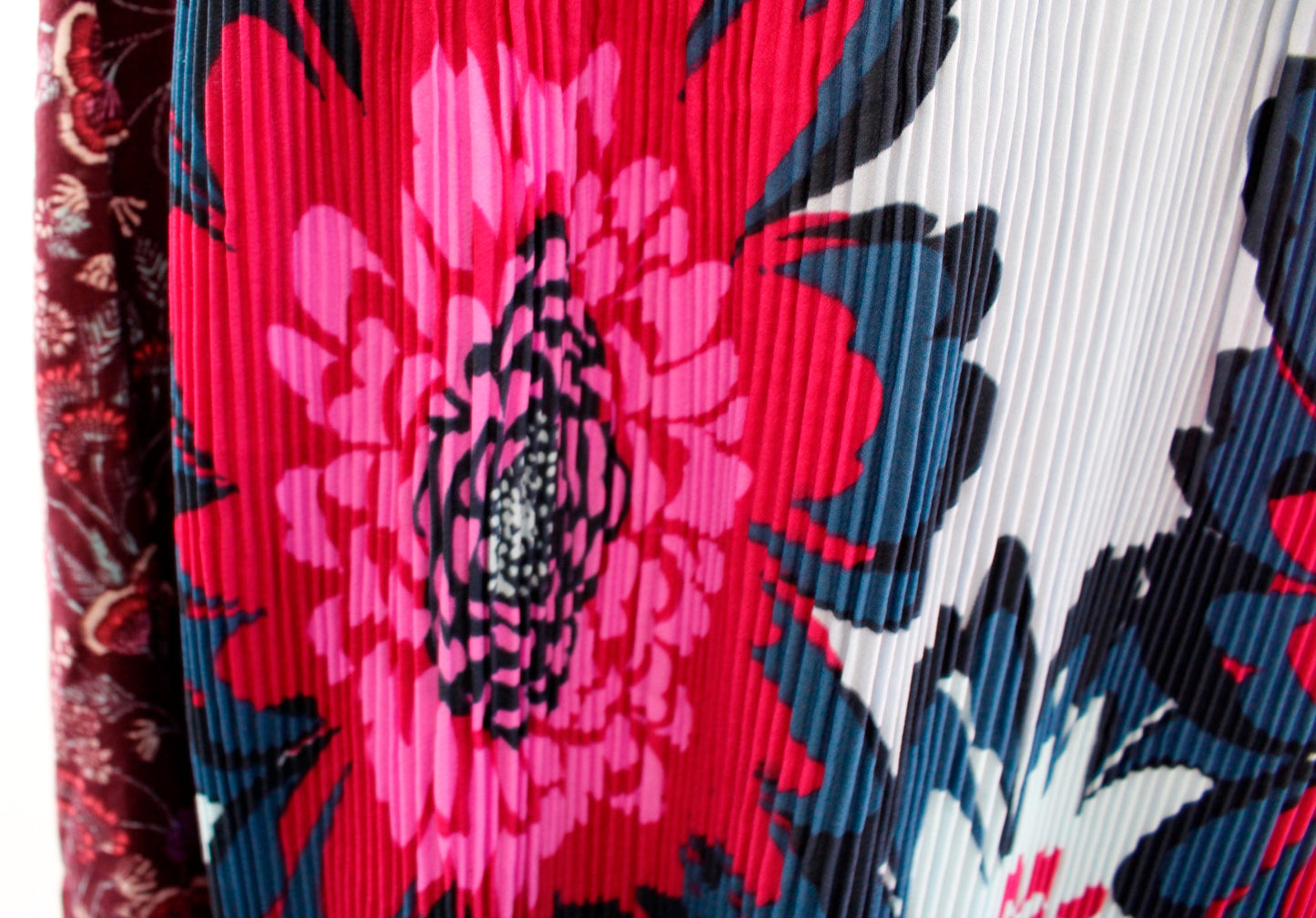 One September Anthropologie Caia Floral Pleated Top Blouse Size XS Burgundy