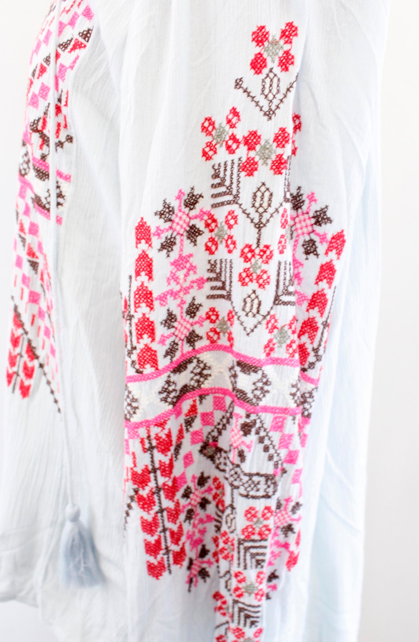 Sundance Catalog Light Blue Geometric Embroidered Tassel Peasant Top Blouse Sz M