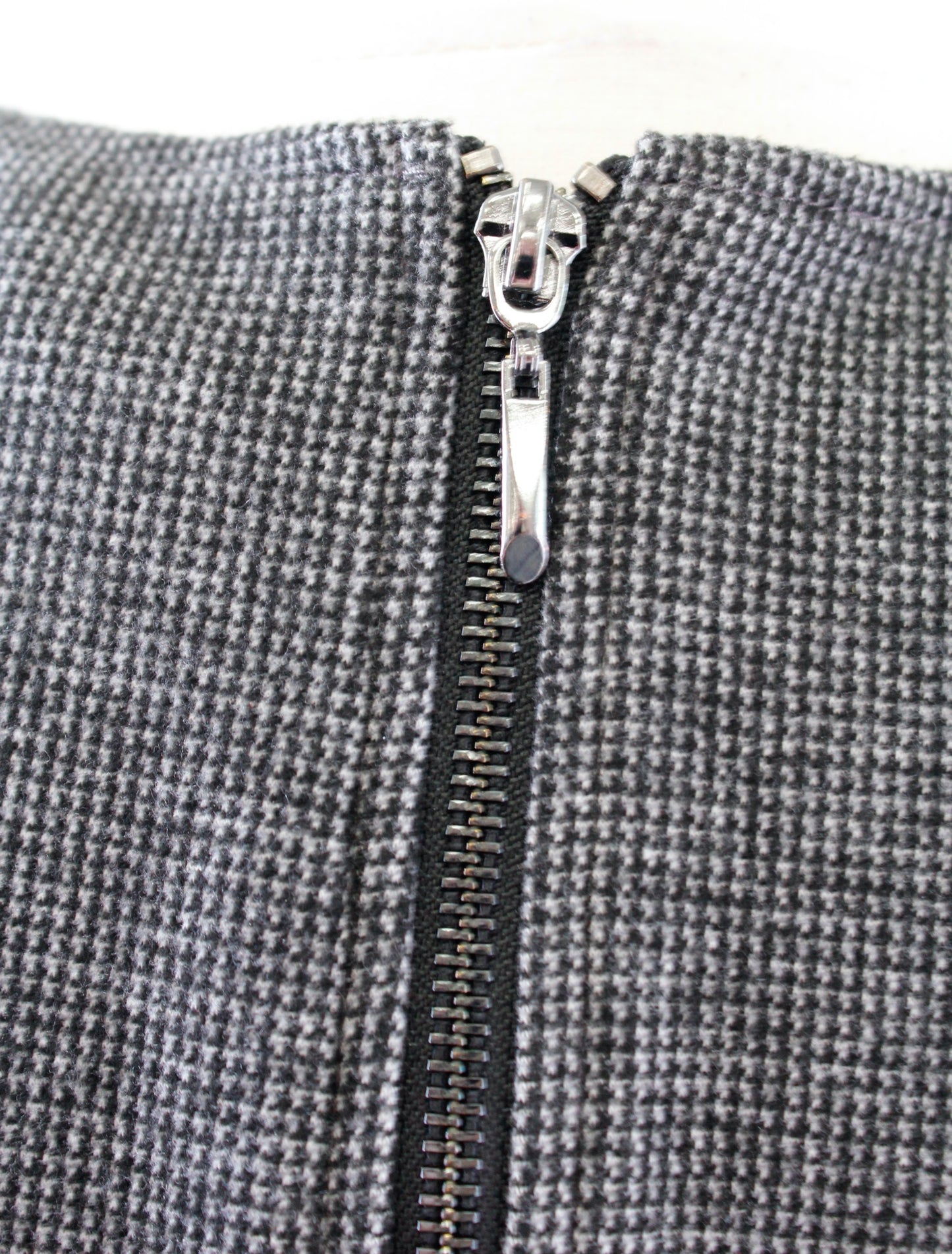 NWT White House Black Market Gray Black Mini Houndstooth Sheath Dress Size 8