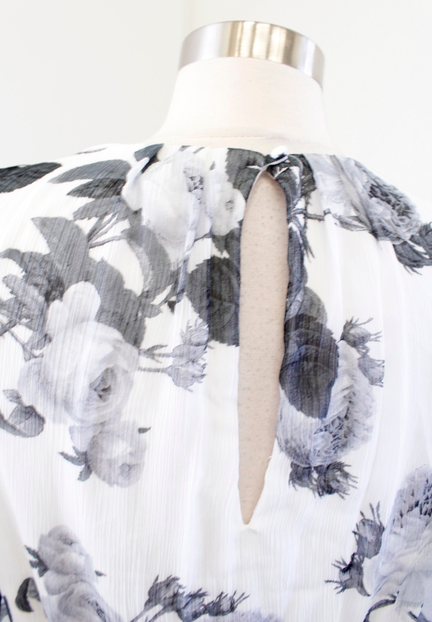 NWT Calvin Klein Black Gray White Floral Print Cold Shoulder Maxi Dress Tie Sz 4
