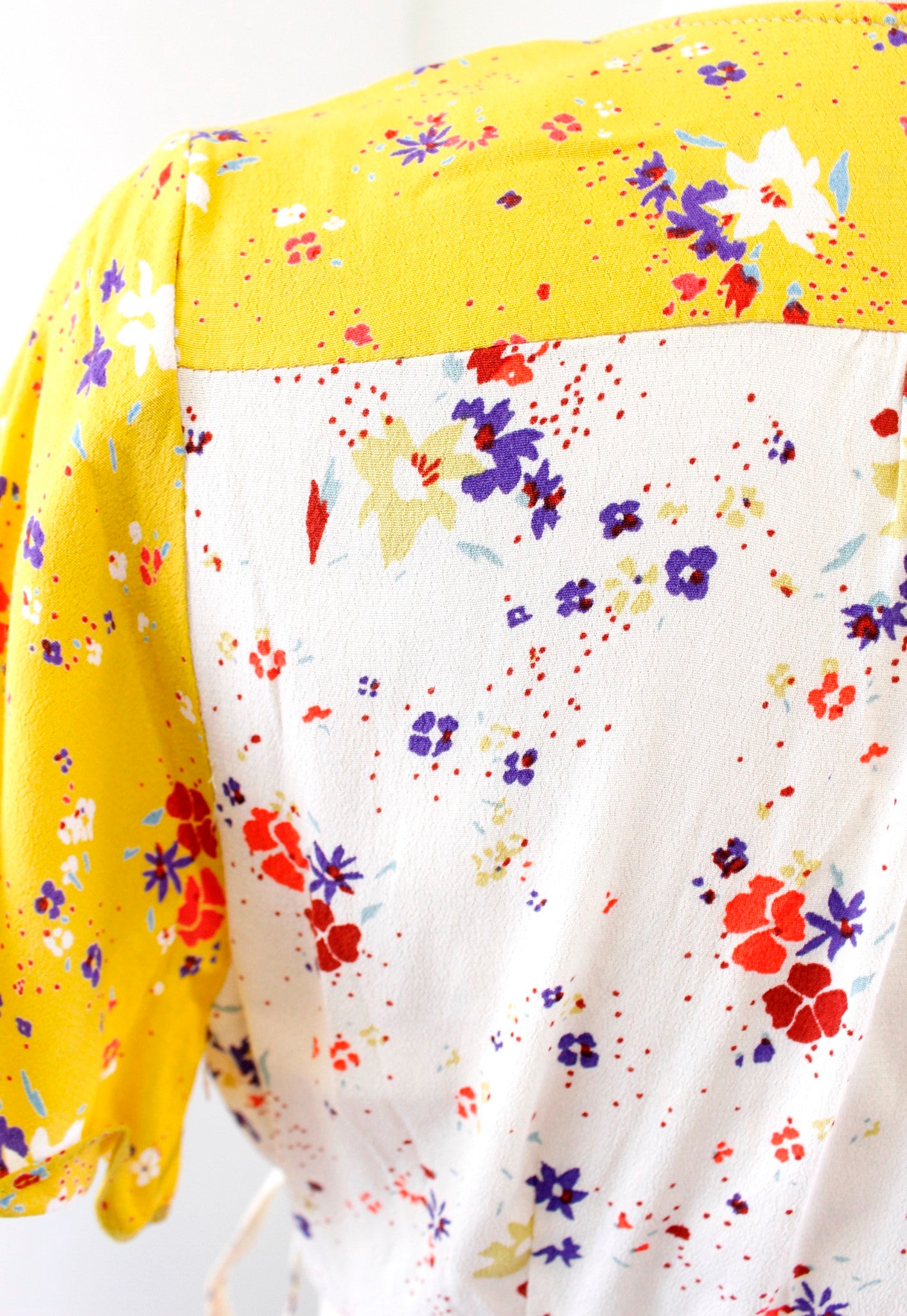 Meadow Rue Anthropologie Bon Voyage Floral Wrap Top Blouse Size 2 Yellow Ivory Short Sleeve