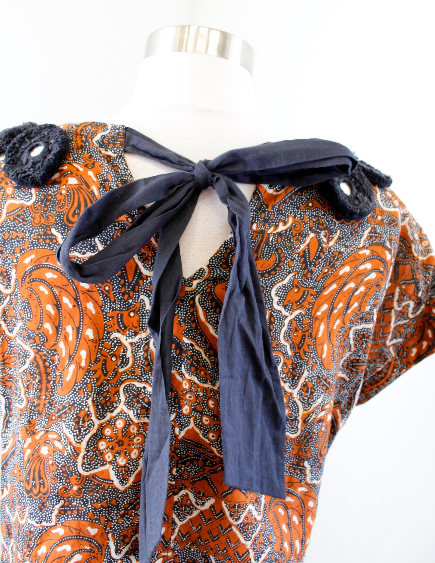 FIGUE Brown Geometric Tribal Print Embellished Tassel Mirror Top Blouse Sz XS Short Sleeve