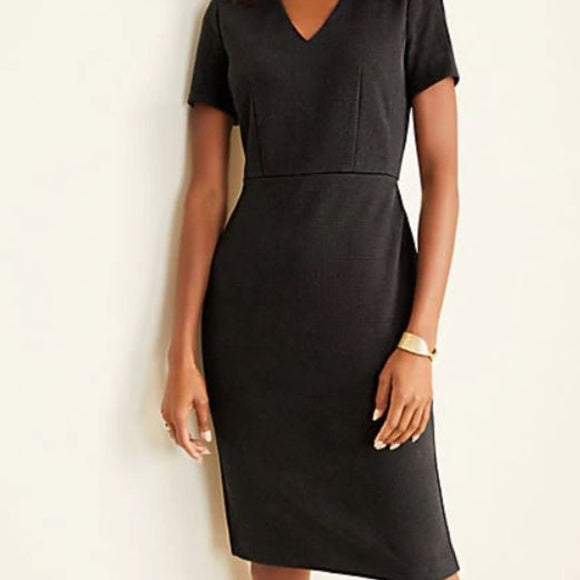 NWT $139 Ann Taylor Black Plaid Embossed Knit V Neck Sheath Dress Size 6 Career