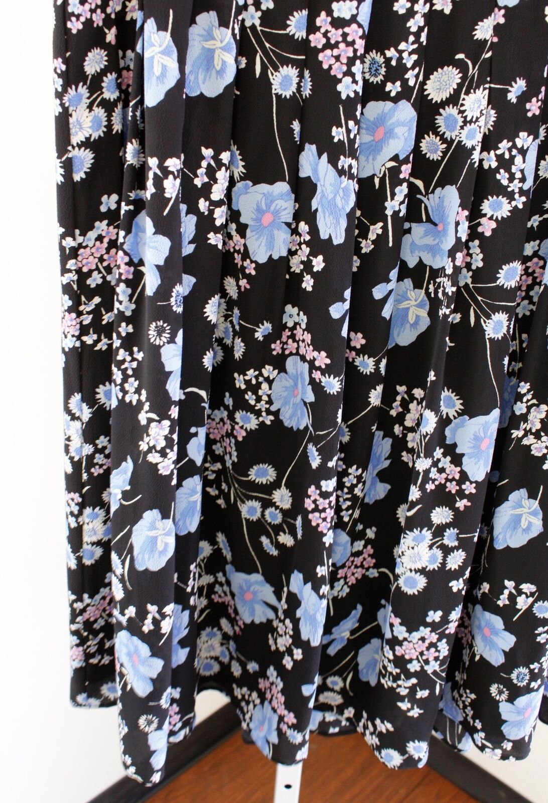 NWT Talbots Womens Black Blue Wildflower Floral Print Pleated Midi Skirt Size 8