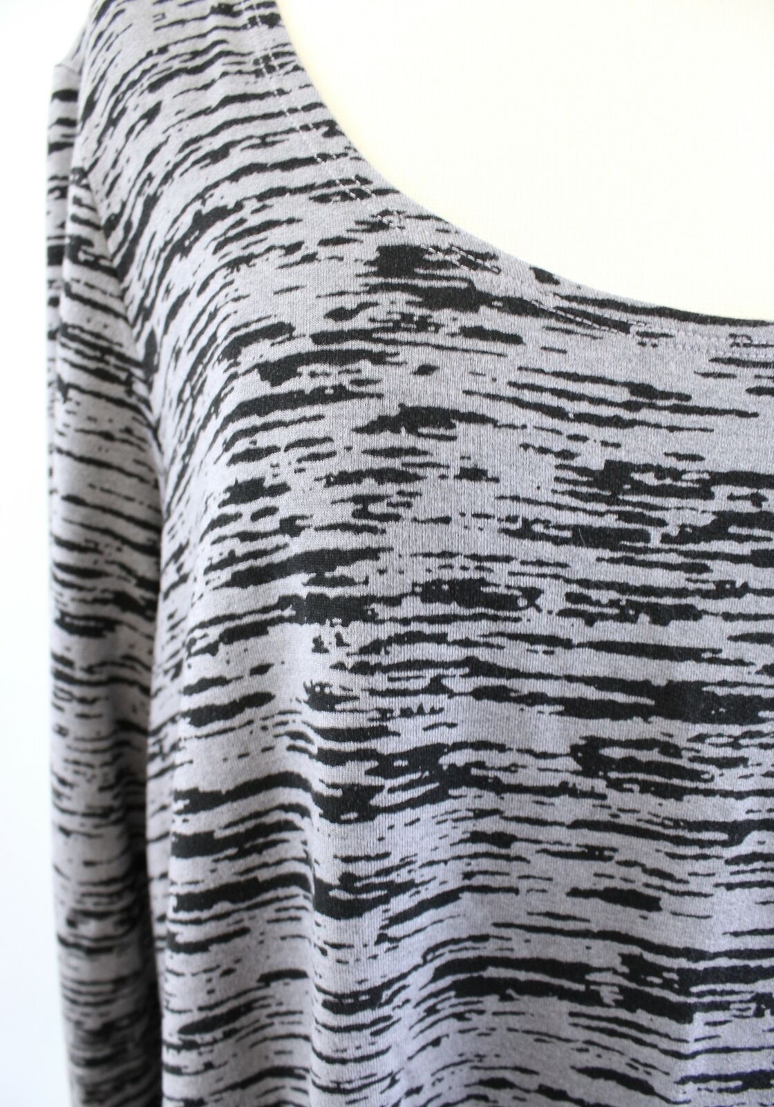 Bryn Walker Gray Black Striped Printed Hi Lo Hem Tunic Top Blouse Size L Long sleeve