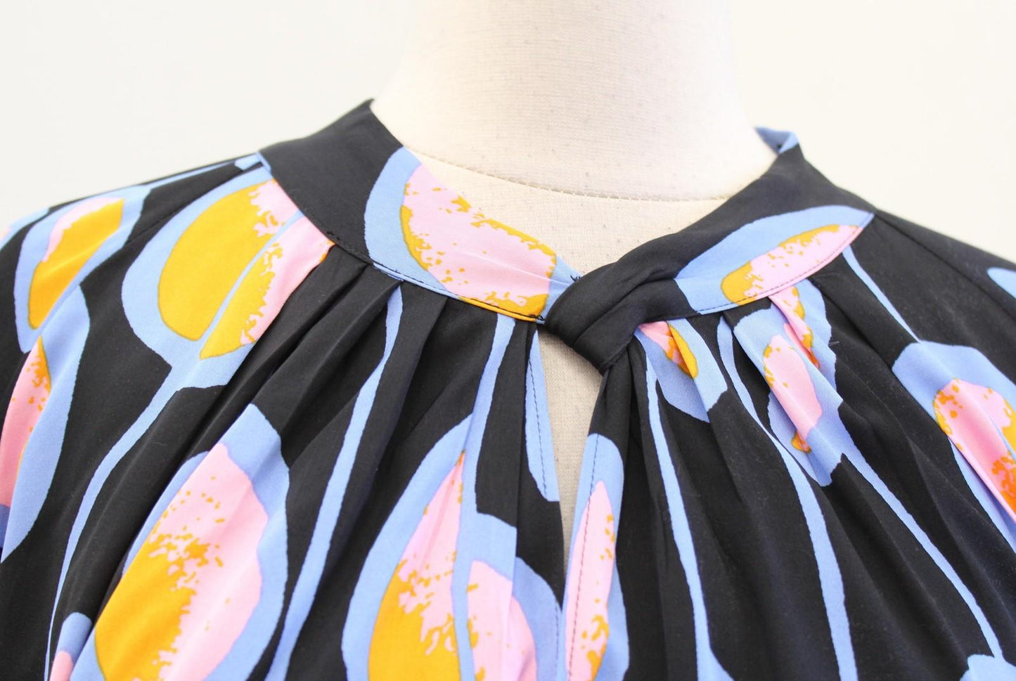 Diane Von Furstenberg Silka Dress Womens M Black Floral Keyhole Shift Mini Blue