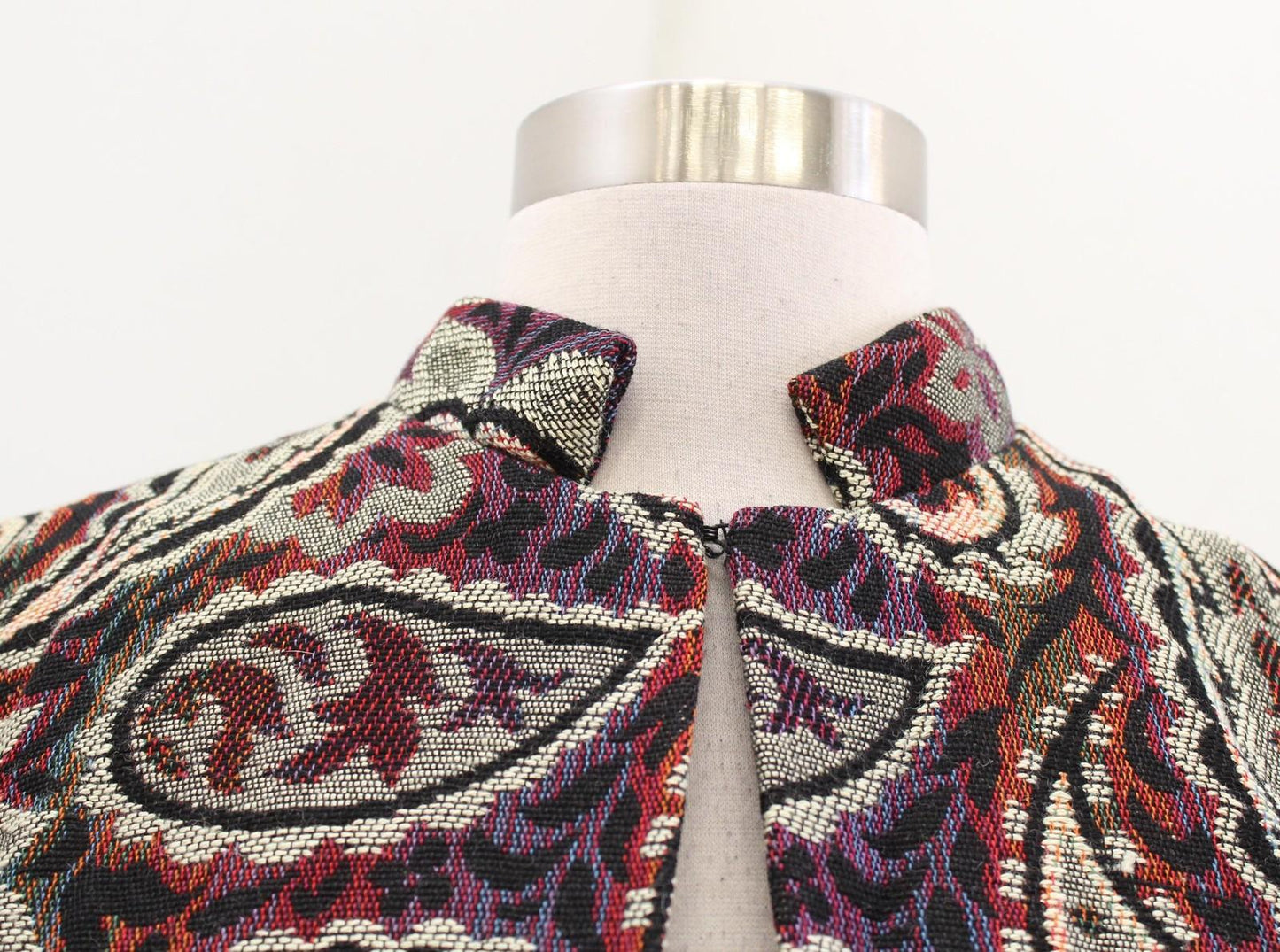 Vtg 60s Paisley Tapestry Coat Womens S ? Multicolor Belted Chain Waist Jacquard