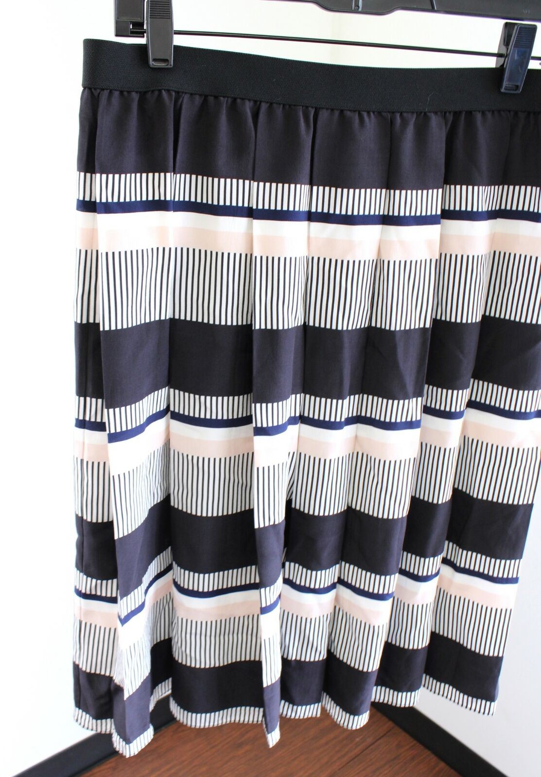 Kate Spade Bay Stripe Silk Pleated Skirt Size L Black Navy Blue Peach White