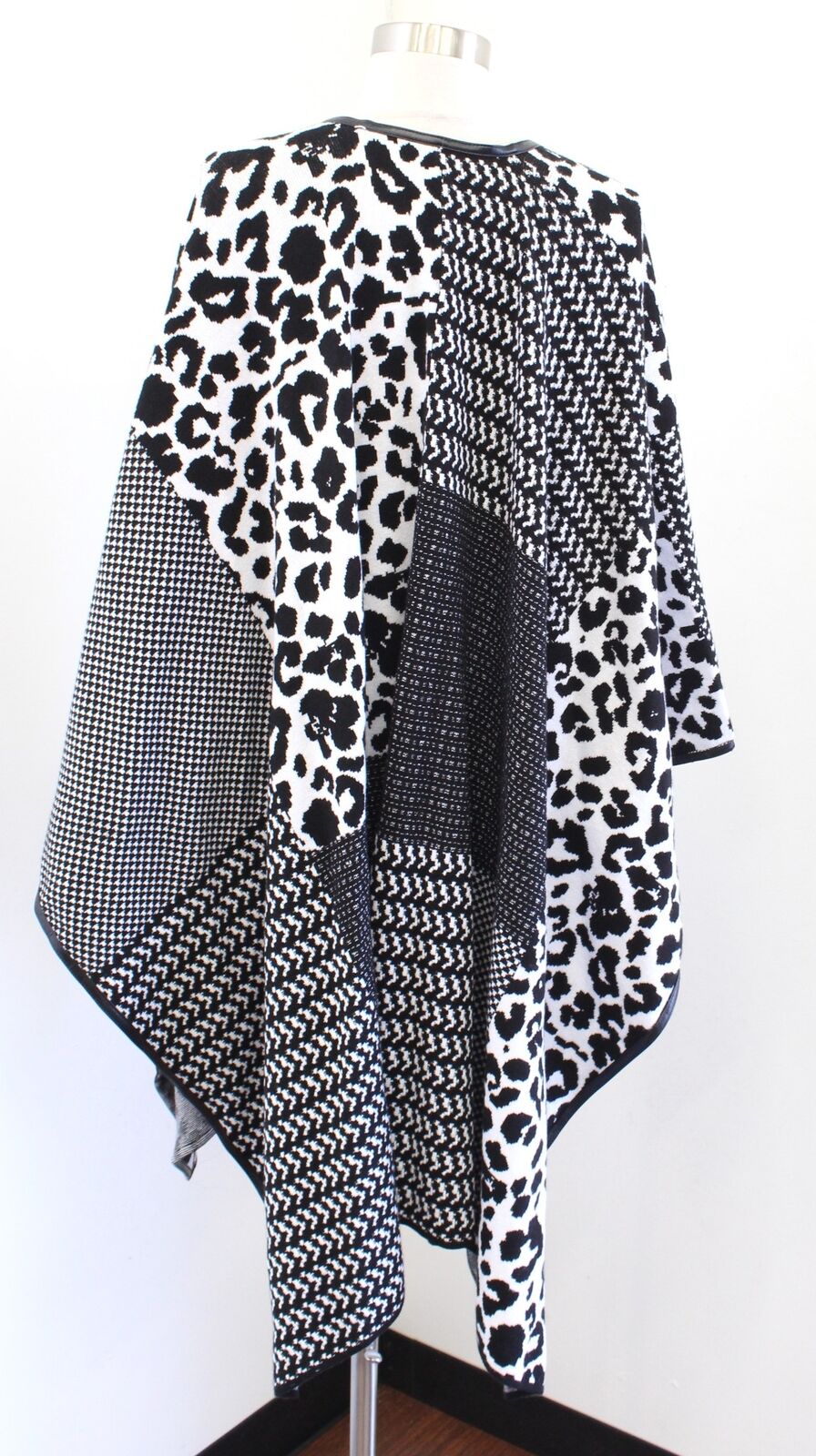 NWT Ming Wang Black White Leopard Mixed Print Knit Ruana Wrap Sweater One Size