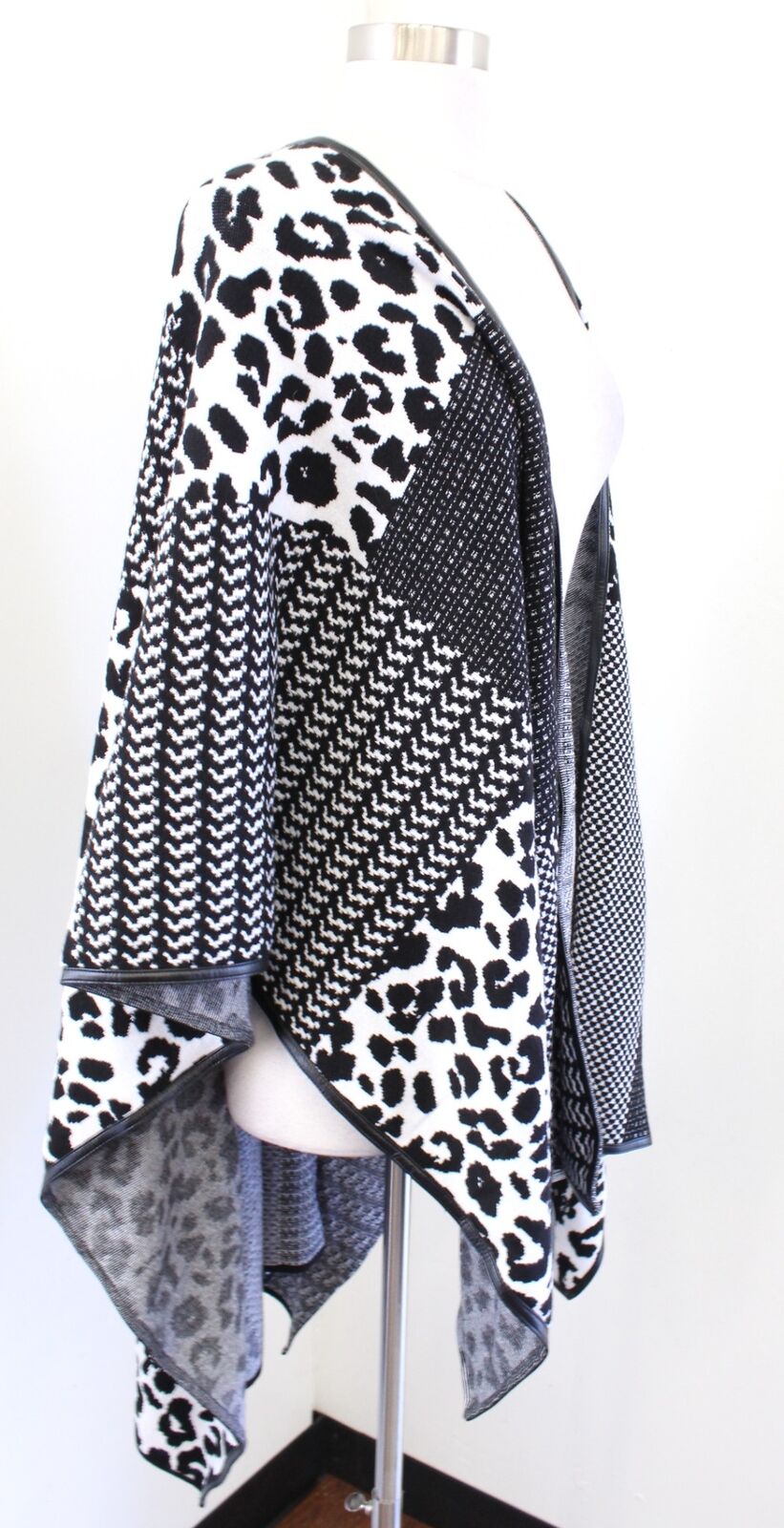 NWT Ming Wang Black White Leopard Mixed Print Knit Ruana Wrap Sweater One Size