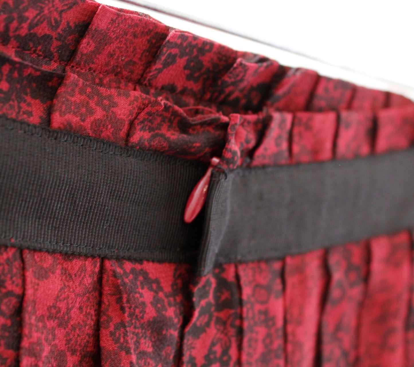 NWT $139 Club Monaco Parker Wine Red Floral Print Pleated Silk Mini Skirt Sz 12