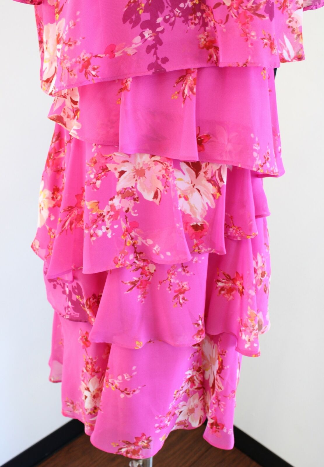 NWT Tahari ASL Levine Pink Floral Bouquet Print Ruffle Tiered dress Size 4