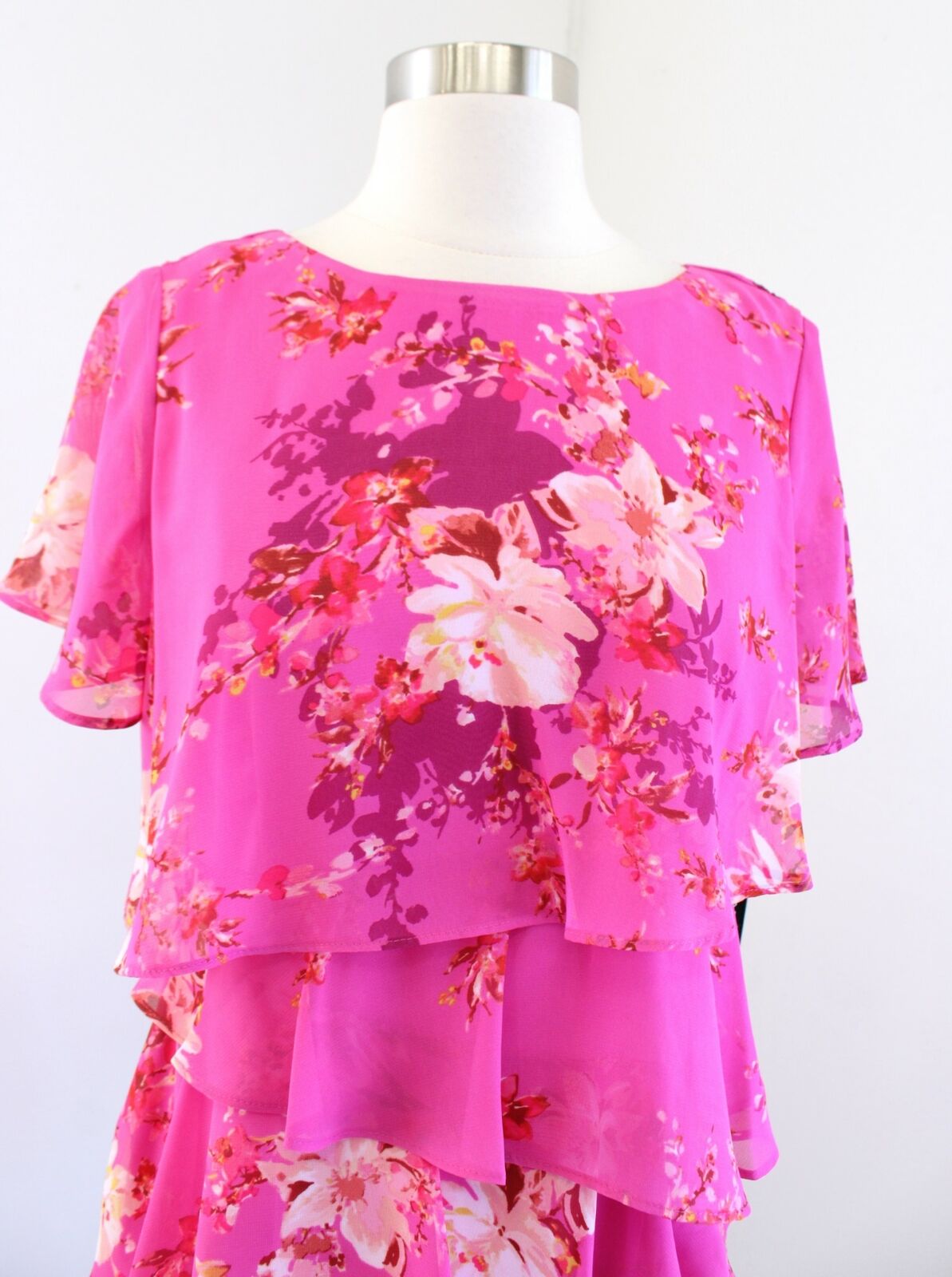 NWT Tahari ASL Levine Pink Floral Bouquet Print Ruffle Tiered dress Size 4