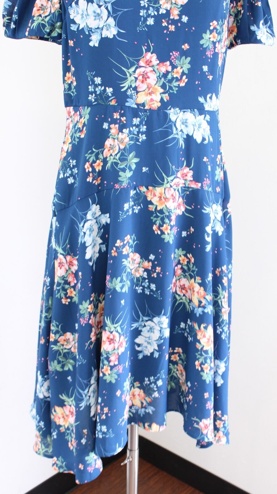 NWT Ann Taylor Loft Blue Floral A Line Asymmetric Hem Dress Size 4 Short Sleeve