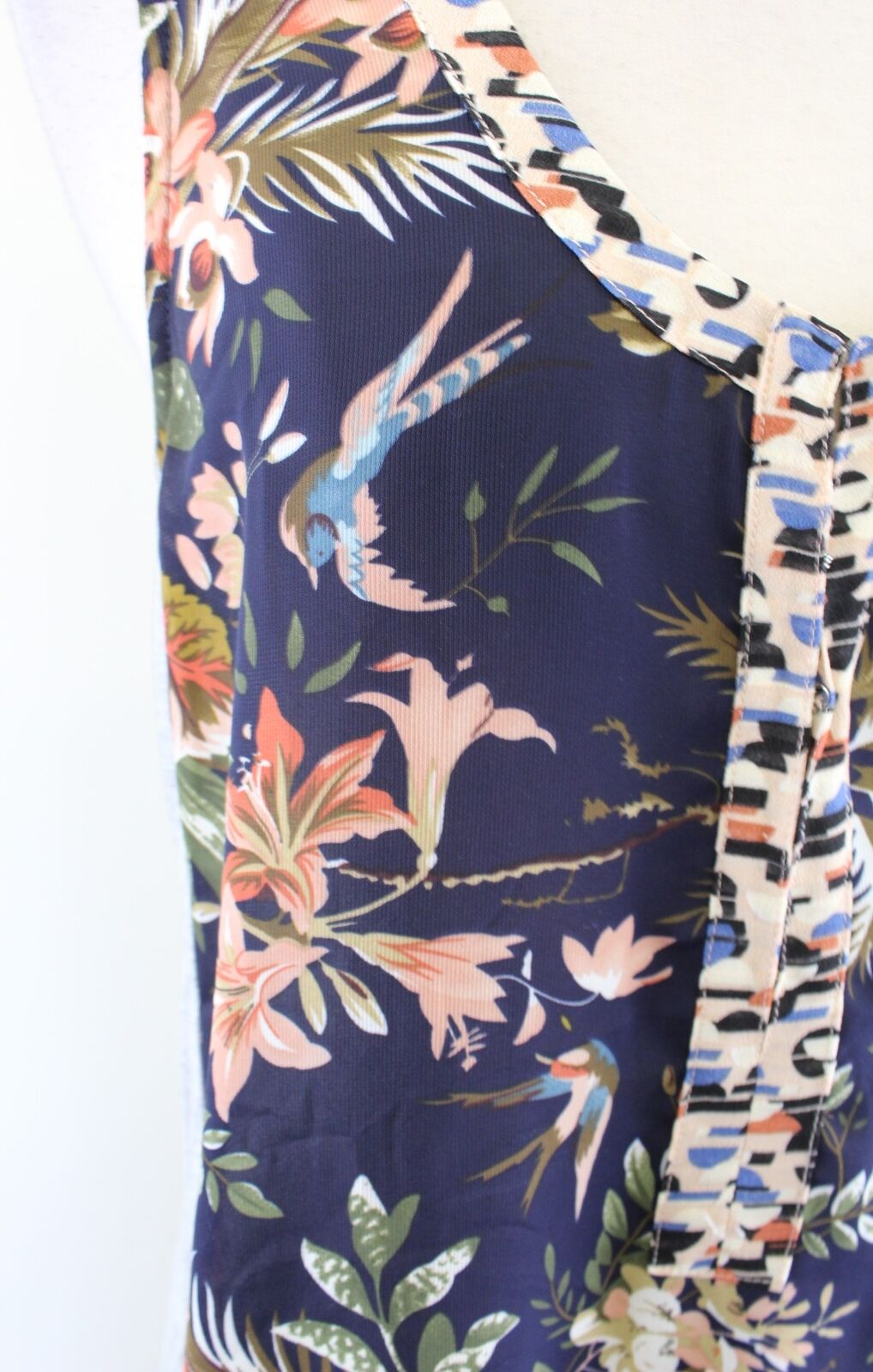 Tiny Anthropologie Zuma Navy Blue Gray Bird Floral Print Tank Top Blouse Size M