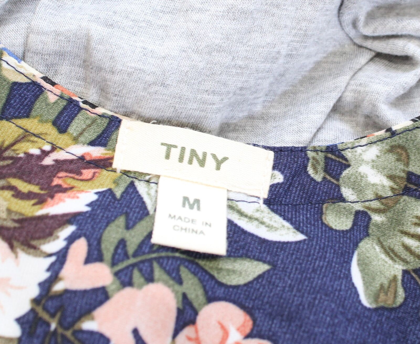 Tiny Anthropologie Zuma Navy Blue Gray Bird Floral Print Tank Top Blouse Size M
