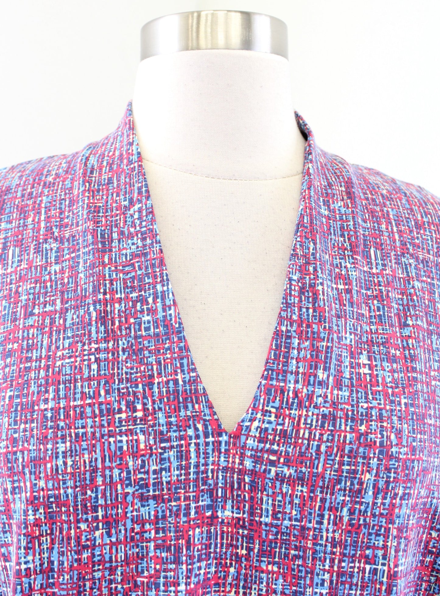 J McLaughlin Red Blue Printed High V Neck Catalina Cloth Dress Size L Abstract
