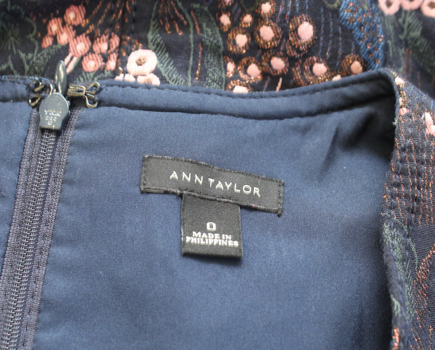 Ann Taylor Navy Blue Metallic Floral V Neck Sheath Dress Size 0 Sleeveless