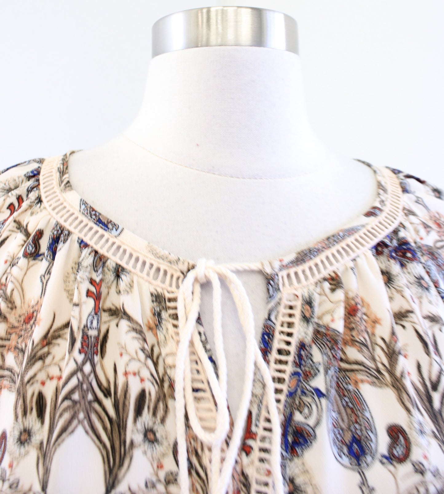 Meadow Rue Anthropologie Myrtle Cream Paisley Print Floral Tassel Top Blouse S Long sleeve