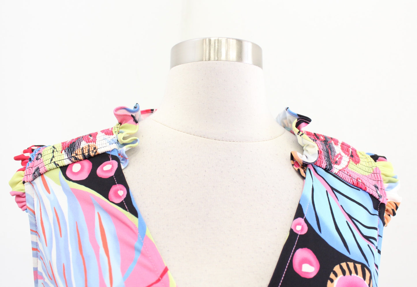 Hale Bob Colorful Floral Print Ruched Ruffle Flounce Hem Dress Size M V Neck