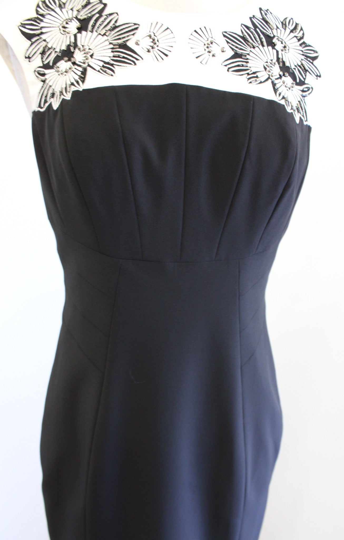 Karen Millen Black White Floral Embroidered Embellished Sheath Dress Size US 6