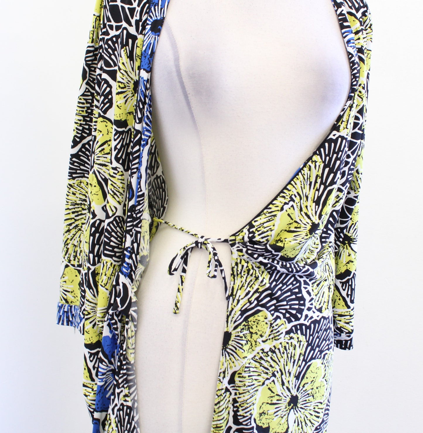 BCBG Max Azria Adele Bold Floral Jersey Wrap Dress Size L Blue Black Yellow