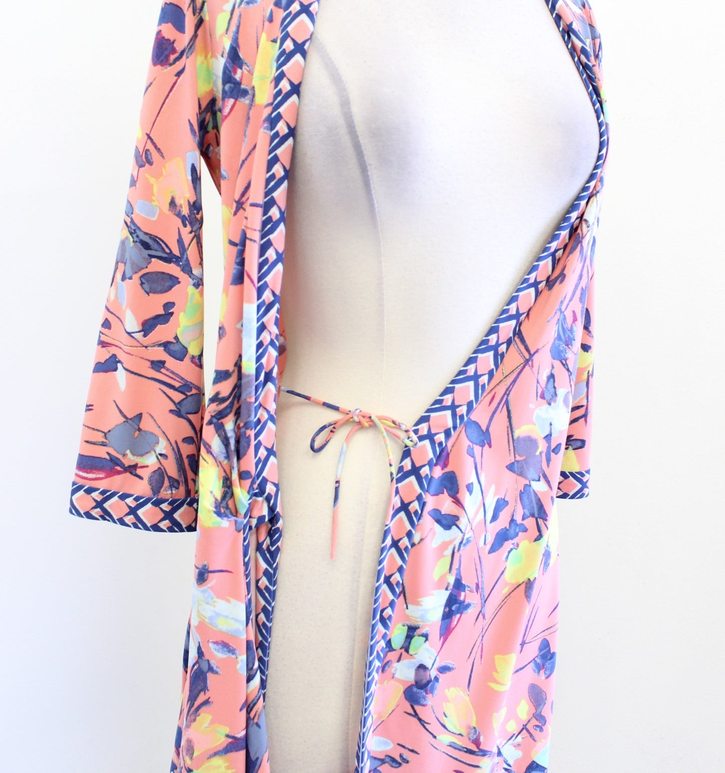 BCBG Max Azria Adele Coral Floral Geometric Tie Waist Jersey Wrap Dress Size XS