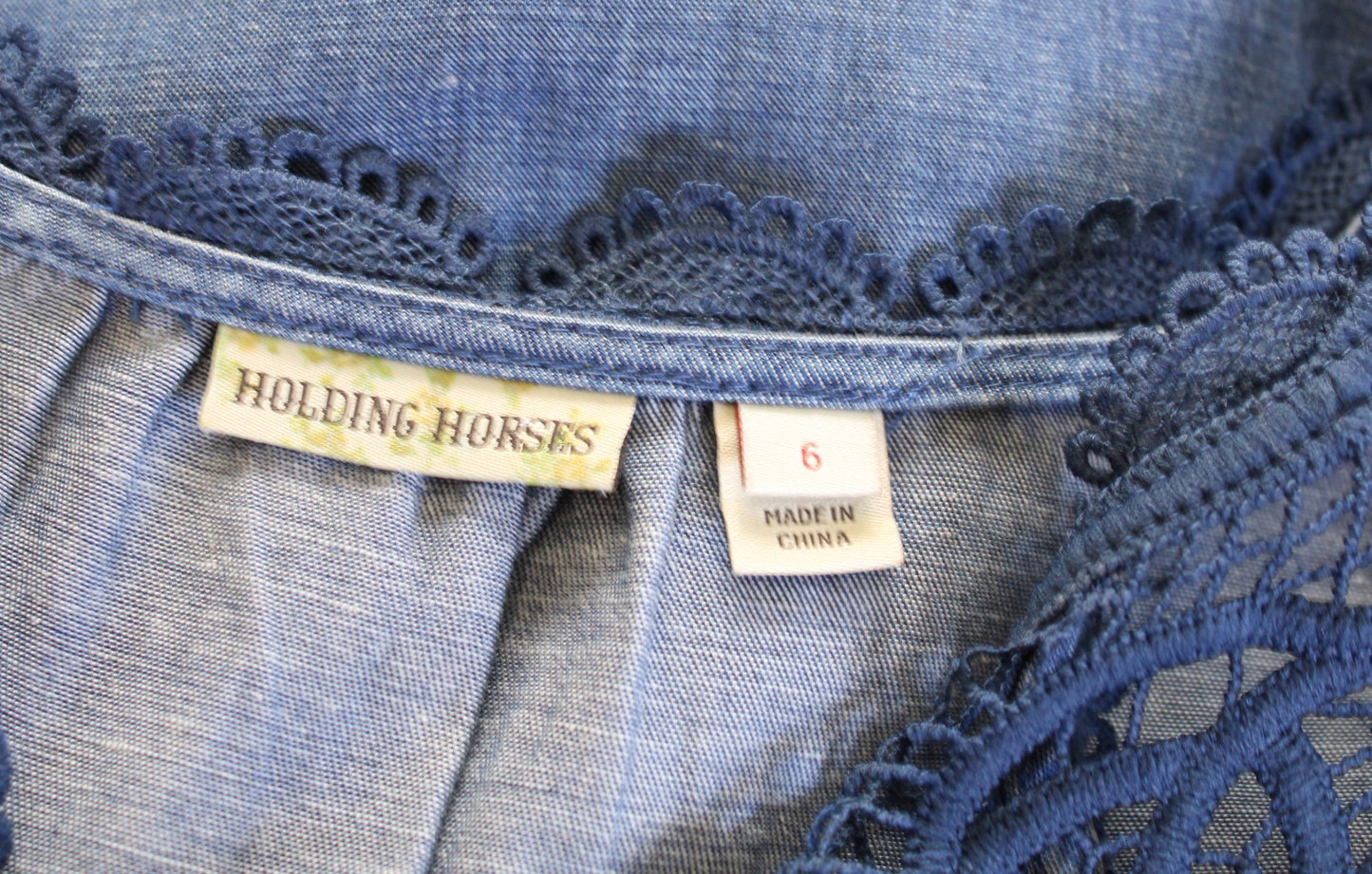Holding Horses Anthropologie Perra Blue Lace Chambray Popover Blouse Top Size 6