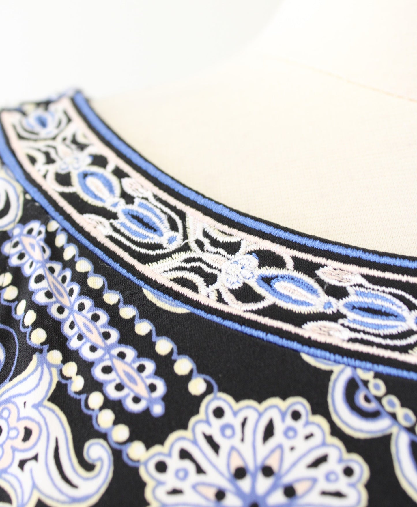 White House Black Market Blue Geometric Print Cold Shoulder Tunic Top Blouse M