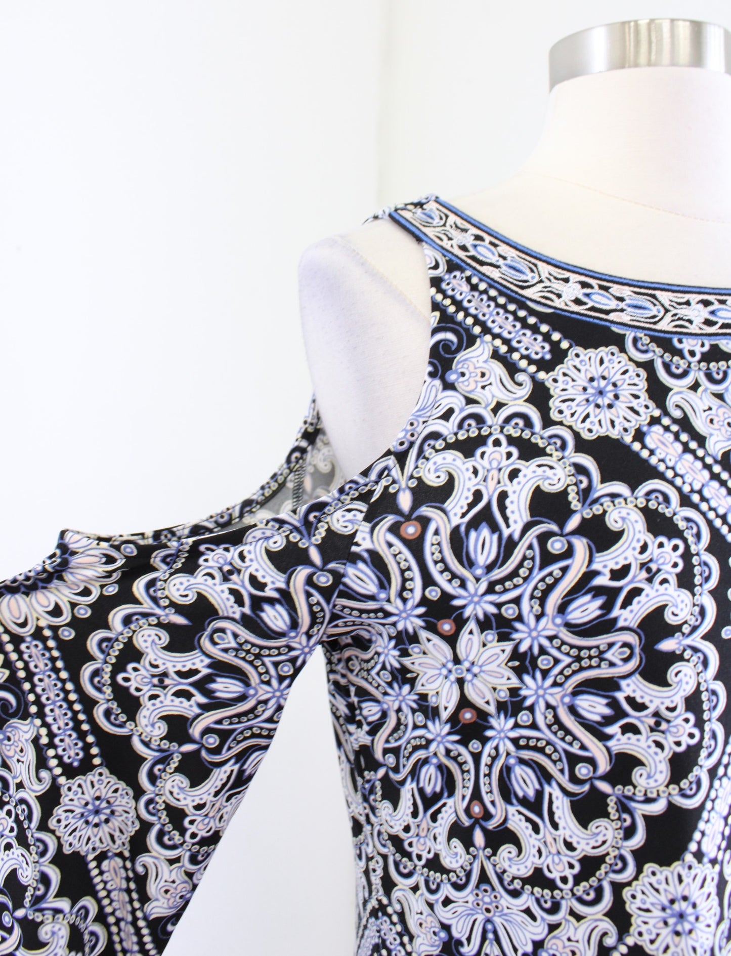 White House Black Market Blue Geometric Print Cold Shoulder Tunic Top Blouse M