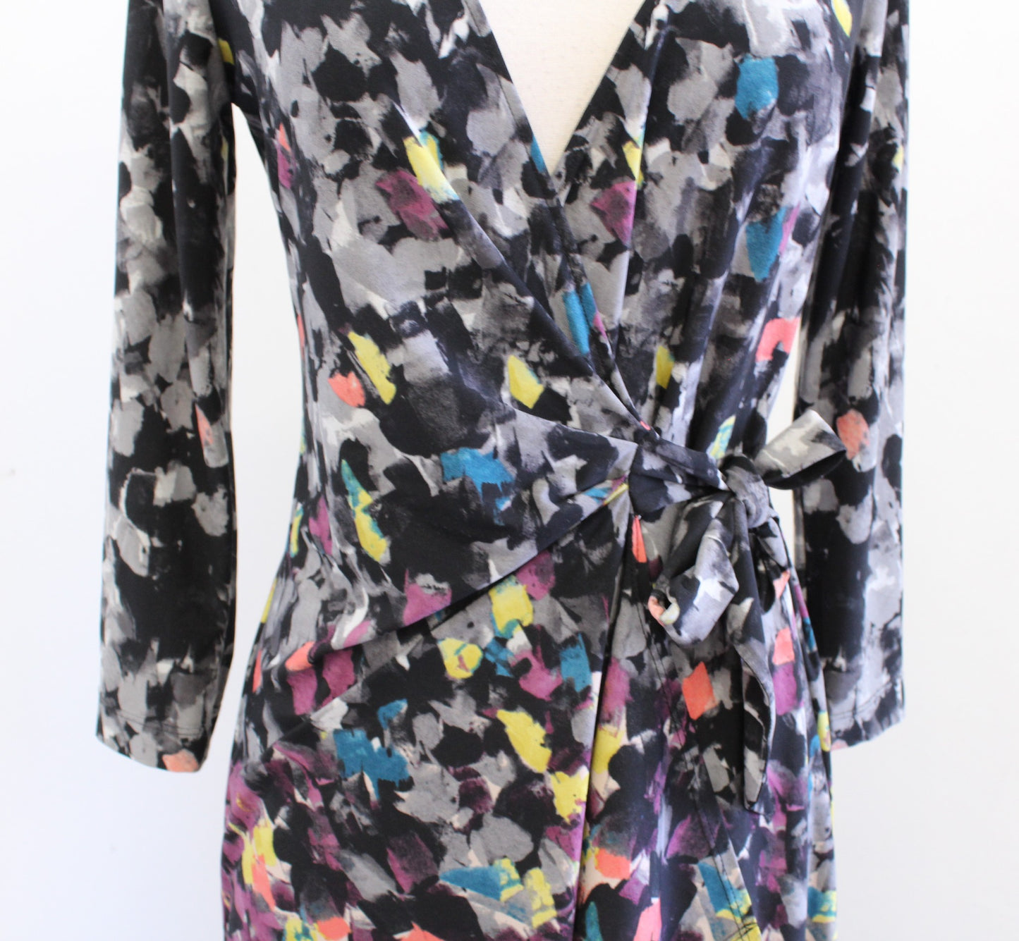 BCBG Max Azria Sondra Abstract Print Jersey Wrap Tie Dress Size S Watercolor