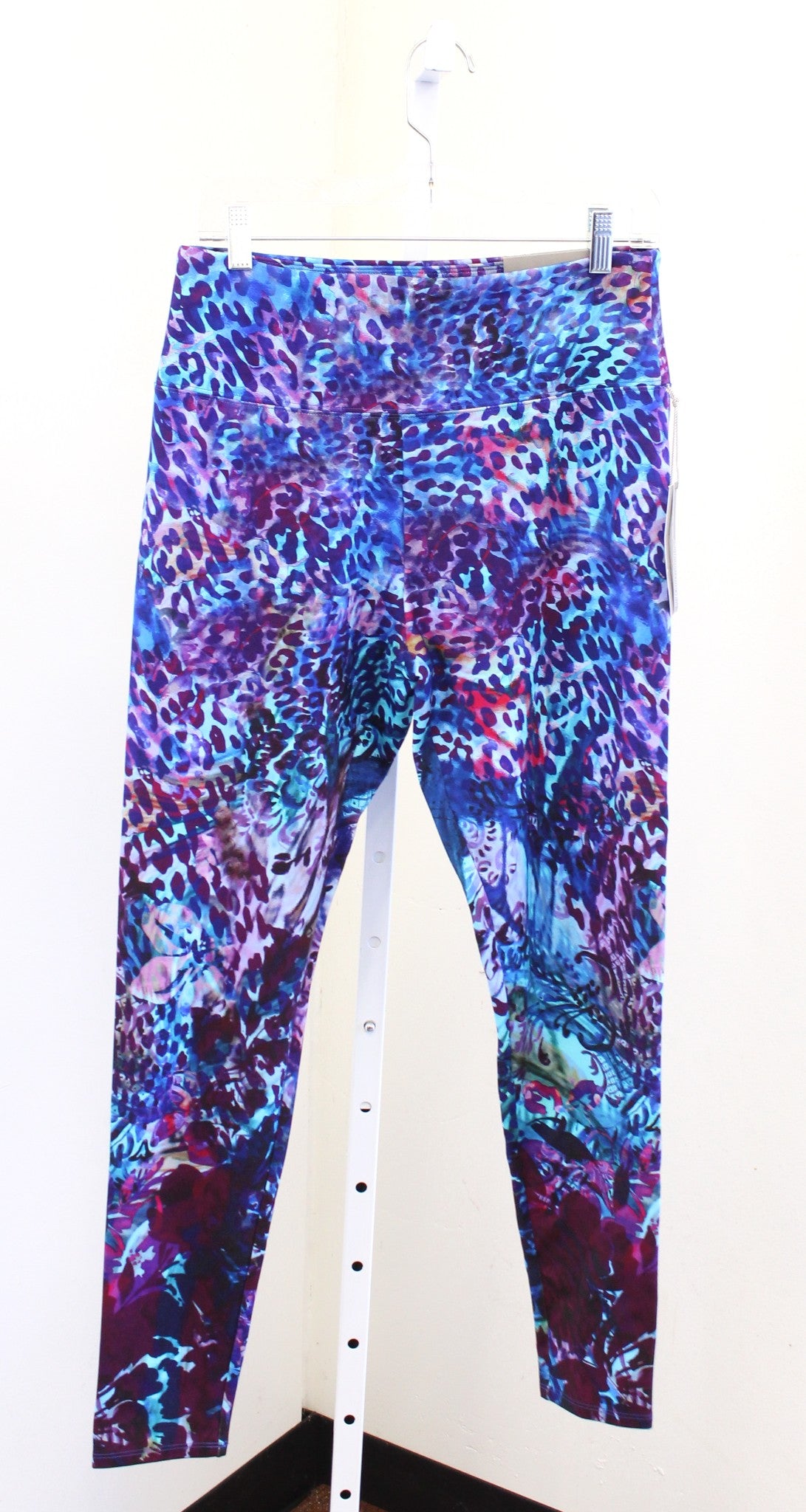 NWT Soft Surroundings Super Slim Leggings Size M Colorful Animal Leopard Print