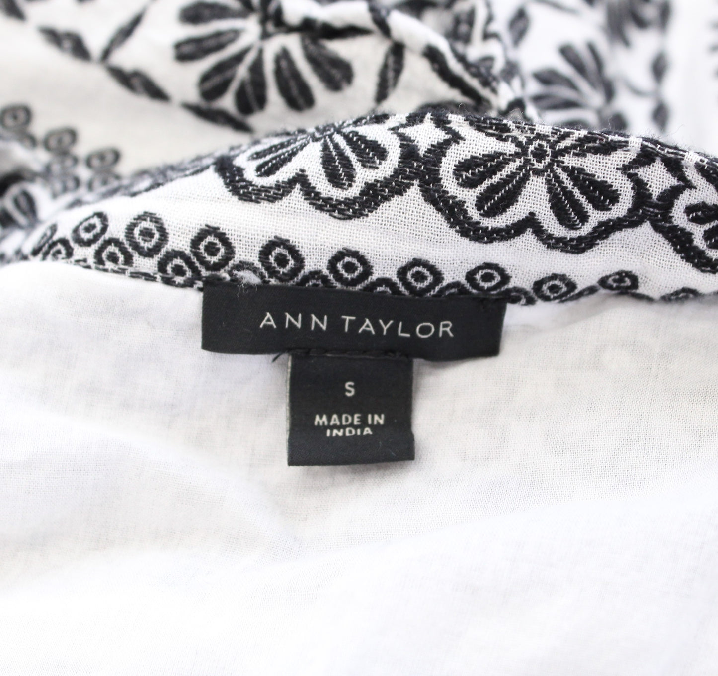 Ann Taylor Dobby Black White Floral Embroidered Flutter Sleeve Tie Waist Dress S