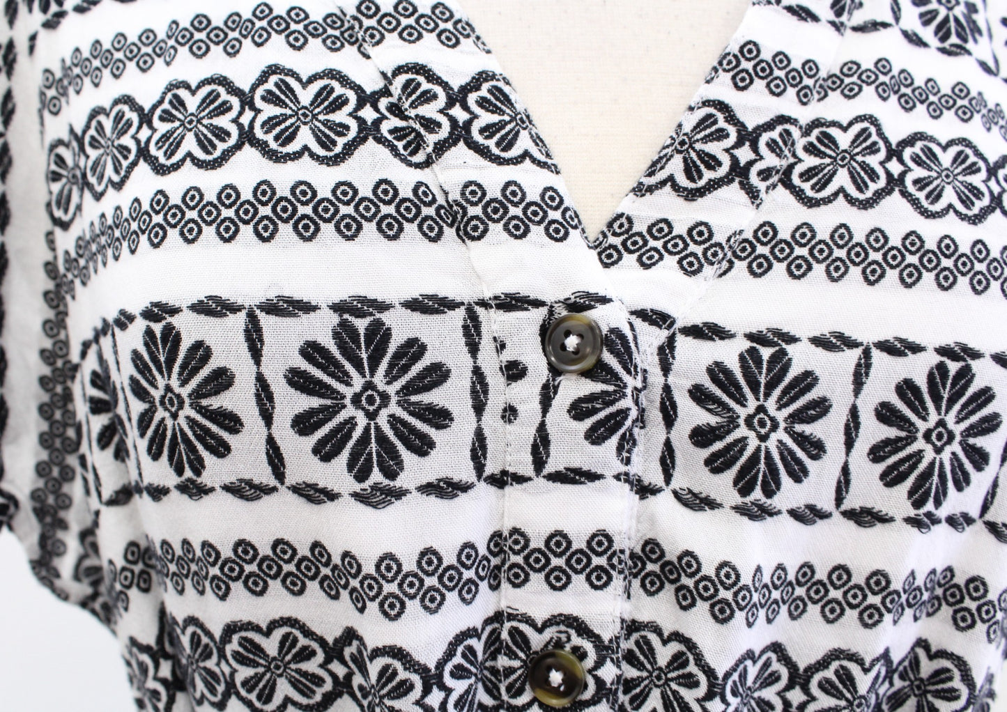 Ann Taylor Dobby Black White Floral Embroidered Flutter Sleeve Tie Waist Dress S