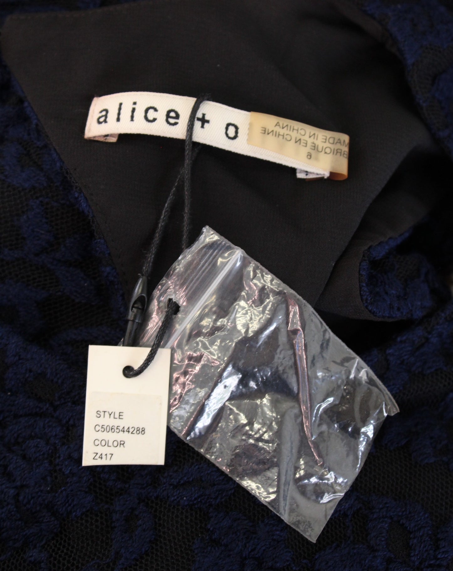 NWT Alice and Olivia Roxie Blue Black Floral Lace Maxi Dress Gown Size 6 Evening