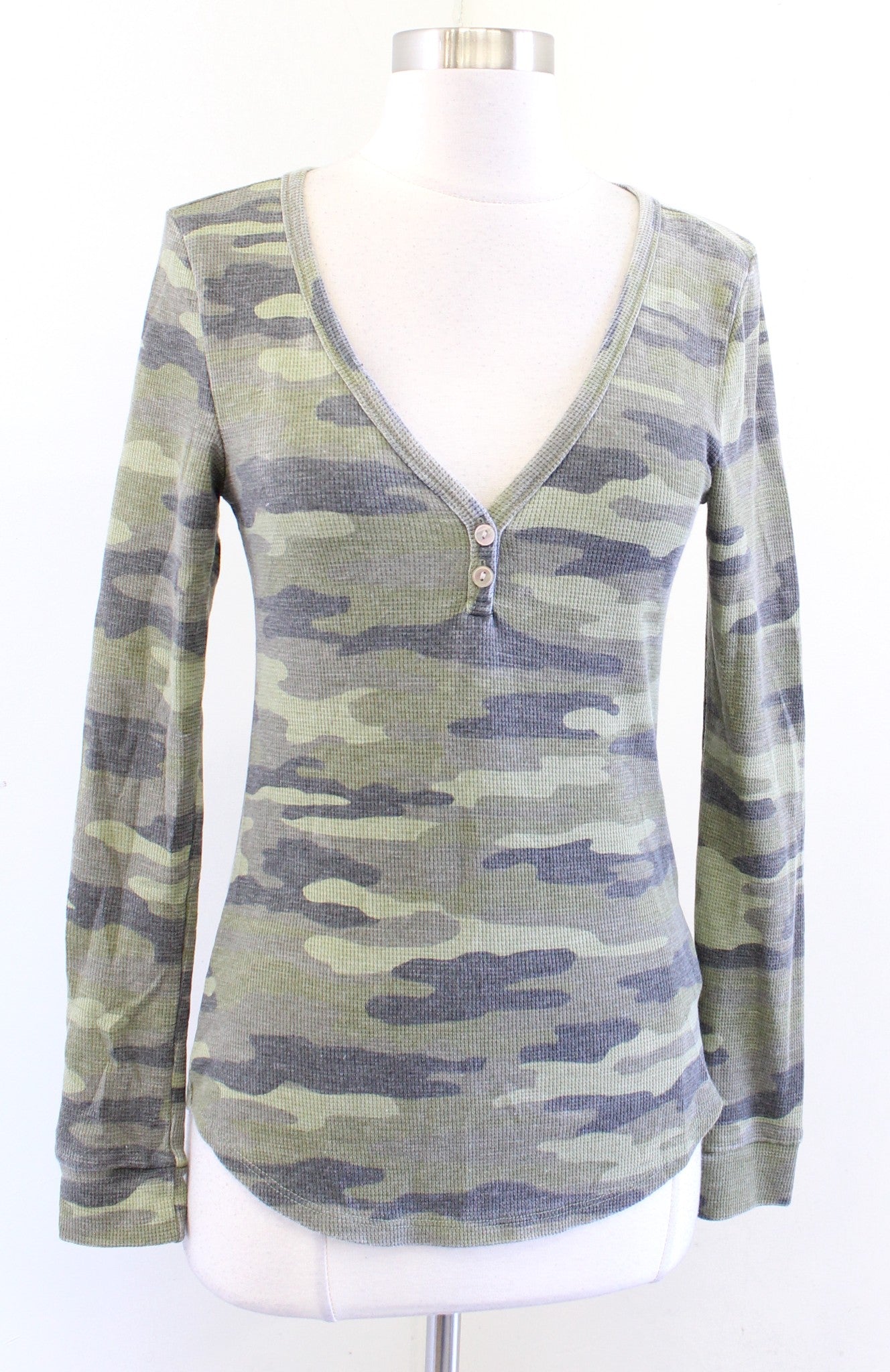 NWT Lucky Brand Green V Neck Camo Camouflage Waffle Knit Henley Top Blouse Sz XS Long Sleeve