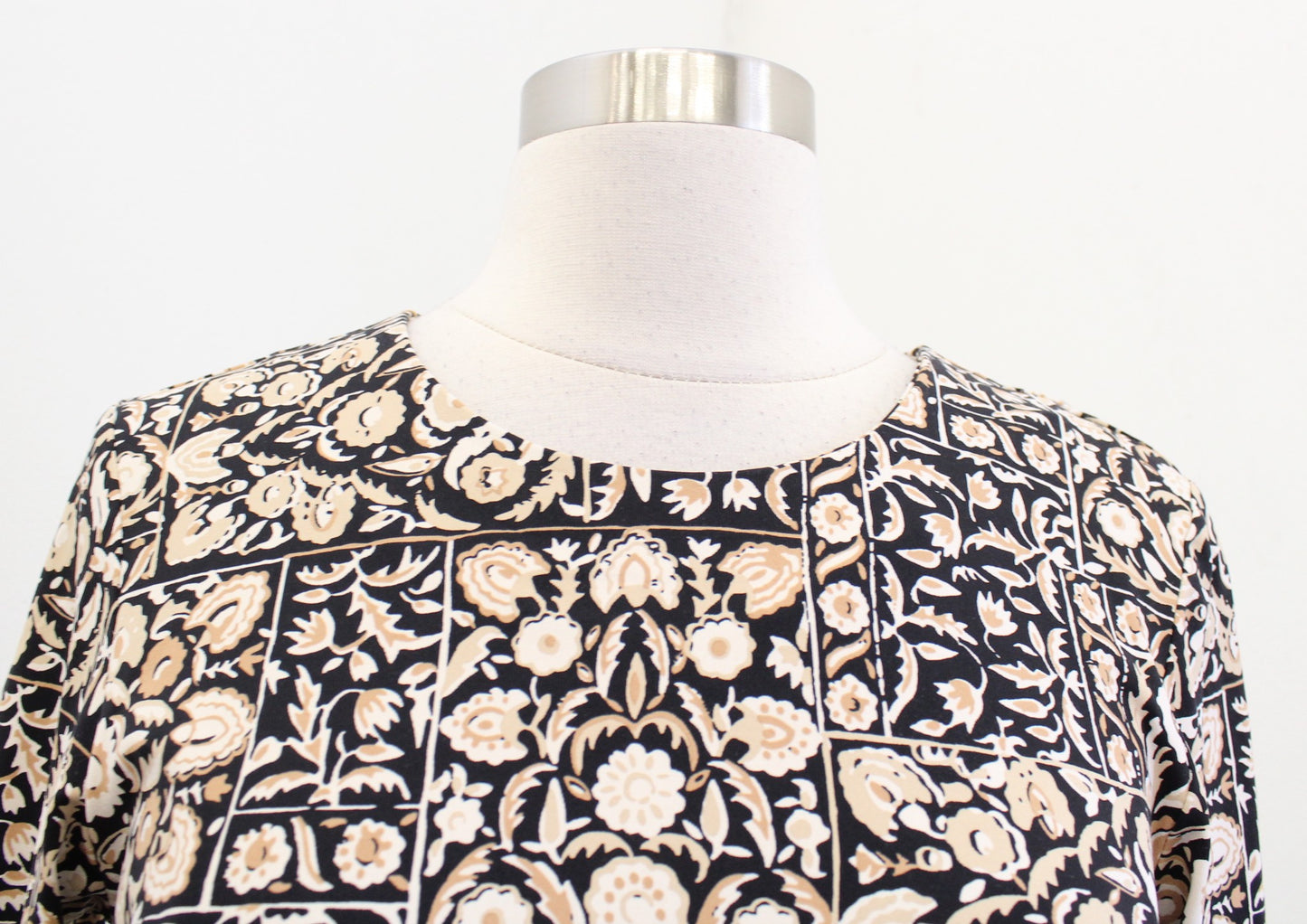 J McLaughlin Black Tan Geometric Floral Catalina Cloth Sheath Dress Sz XS Beige
