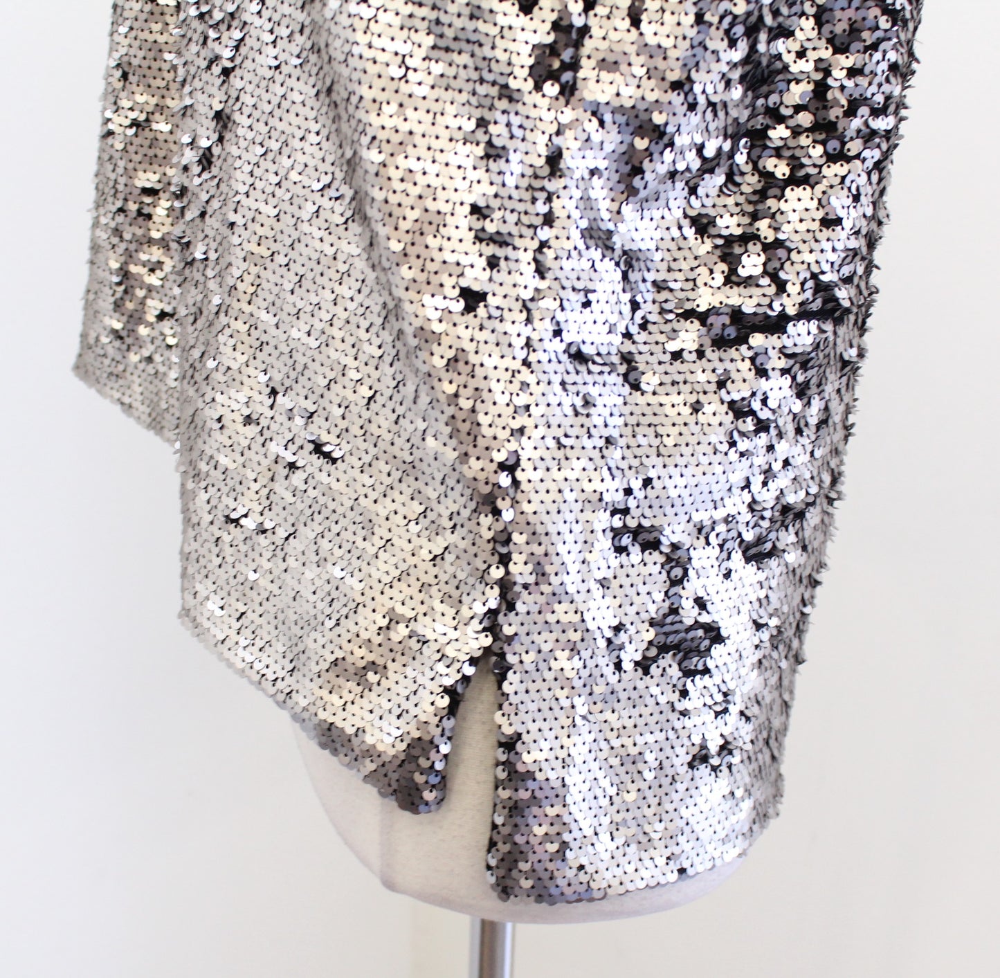 NWT Vanessa Virginia Anthropologie Pewter Sequin V Neck Top Blouse Size S