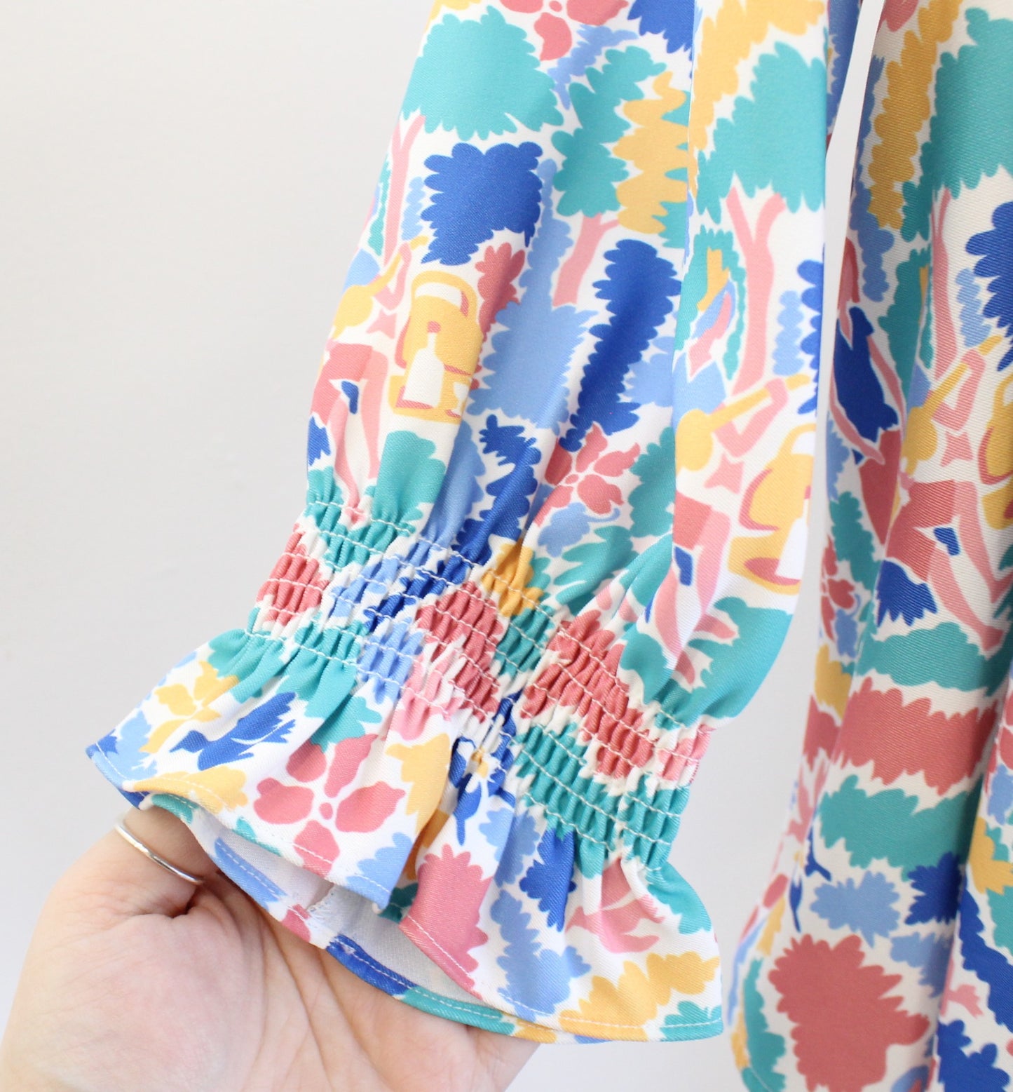 Tuckernuck Womens Easton Cabana Novelty Print V Neck Flared Top Blouse Size S