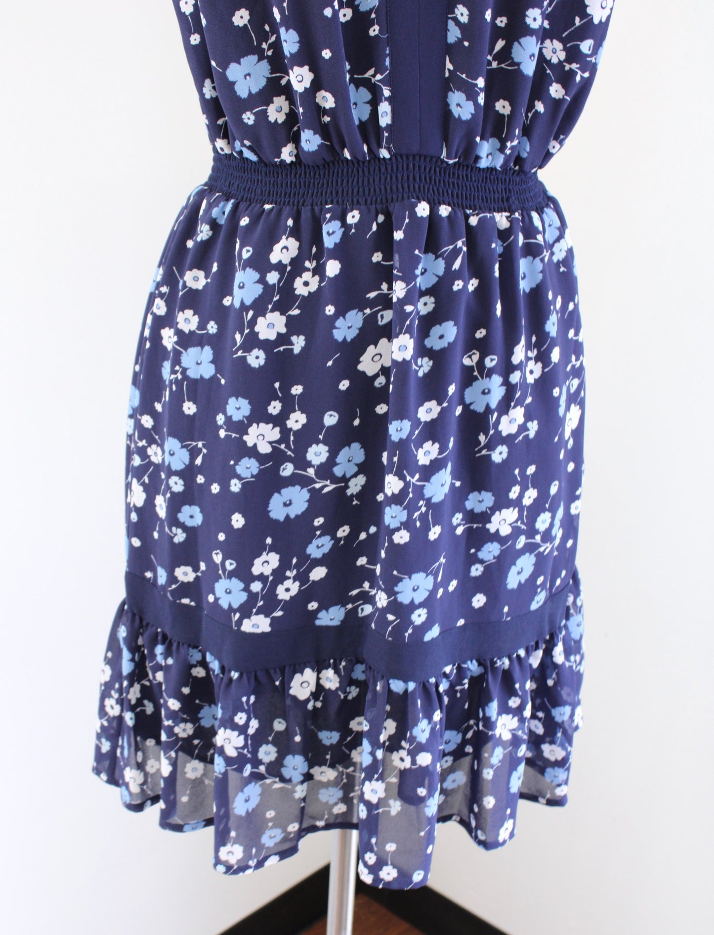 NWT $165 Michael Kors Blue Floral V Neck Smocked Waist Flounce Hem Dress Size XS